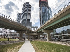 The eastbound York/Bay/Yonge ramp off the Gardiner Expressway in Toronto in 2017.