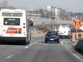 One of three lanes will be closed on Route 136 / Highway 720 East toward downtown between the Turcot Interchange and Exit 3 (Guy St.) until 5 a.m. Monday, Feb. 10, 2020.