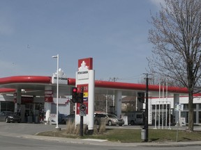 CAA-Québec noted on Monday morning that the pump price in Montreal was actually five cents per litre lower than its realistic price.