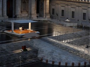 Pope Francis (Rear L) presides over a moment of prayer on the sagrato of St Peters Basilica, the platform at the top of the steps immediately in front of the façade of the Church, to be concluded with the Pope giving the Urbi et Orbi Blessing, on March 27, 2020 at the Vatican. (Photo by YARA NARDI / POOL / AFP)