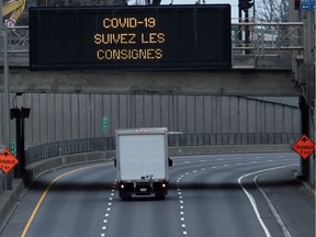 Highway safety sign on highway 15th south flashes coronavirus messages in Montreal, on Wednesday, April 1, 2020. (Allen McInnis / MONTREAL GAZETTE) ORG XMIT: 642