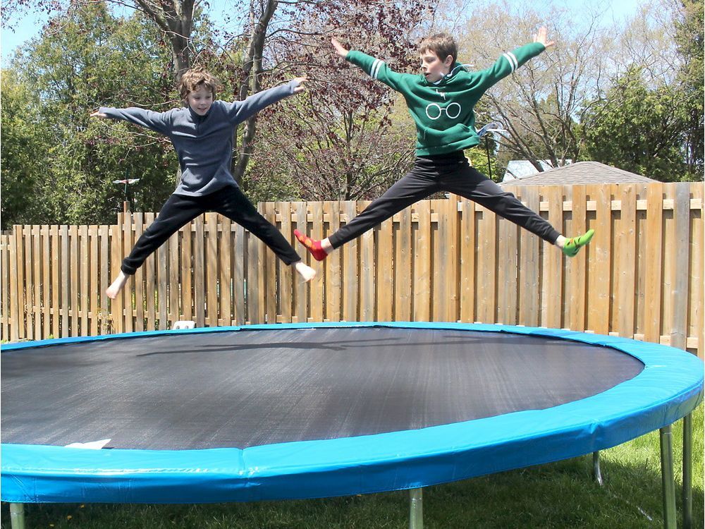For det andet glide få Ste-Justine Hospital issues warning on trampoline use by kids | Montreal  Gazette