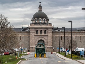 According to government statistics, authorities have managed to reduce the number of inmates at Bordeaux jail from 933 at the end of last week to 874 as of Friday.