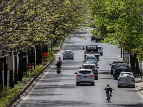 Beautiful weather brought out Montreal residents to the city bike paths on Sunday May 24, 2020. Dave Sidaway / Montreal Gazette
