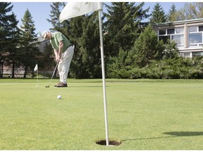 In this file photo from Aug. 28, 2014, David Robertson uses practice putting green before playing a round at the Meadowbrook Golf Course in Montreal.