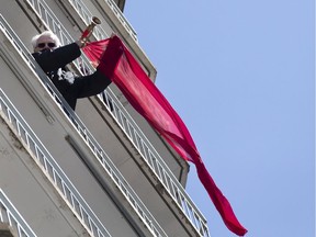 A resident dances along with the Alouettes cheerleaders at Au Fil De L'Eau Residence during the coronavirus pandemic in  Montreal, on Wednesday, May 13, 2020. (Allen McInnis / MONTREAL GAZETTE) ORG XMIT: 64391