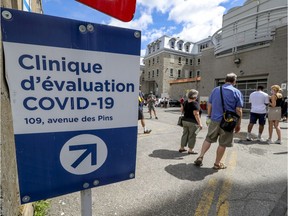 The line up of people waiting for COVID-19 testing snakes around the perimiter of the parking lot at Hotel Dieu Hospital in Montreal Sunday July 12, 2020 the day after local health authorities said anyone who has been in a bar since July 1st should be tested for the coronavirus. (John Mahoney / MONTREAL GAZETTE) ORG XMIT: 64723 - 9161