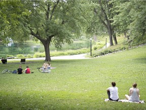 Very few people where around Lafontaine Park on Monday July 20, 2020 the first day of construction holiday. (Pierre Obendrauf / MONTREAL GAZETTE) ORG XMIT: 64756- 2301