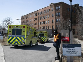 A security guard at the ambulance entrance for triage of COVID-19, at the Verdun hospital  on Tuesday March 31, 2020. (Pierre Obendrauf / MONTREAL GAZETTE)