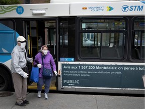 The STM asks that all passengers disembark at the rear exit and respect the two-metre zone around the driver.