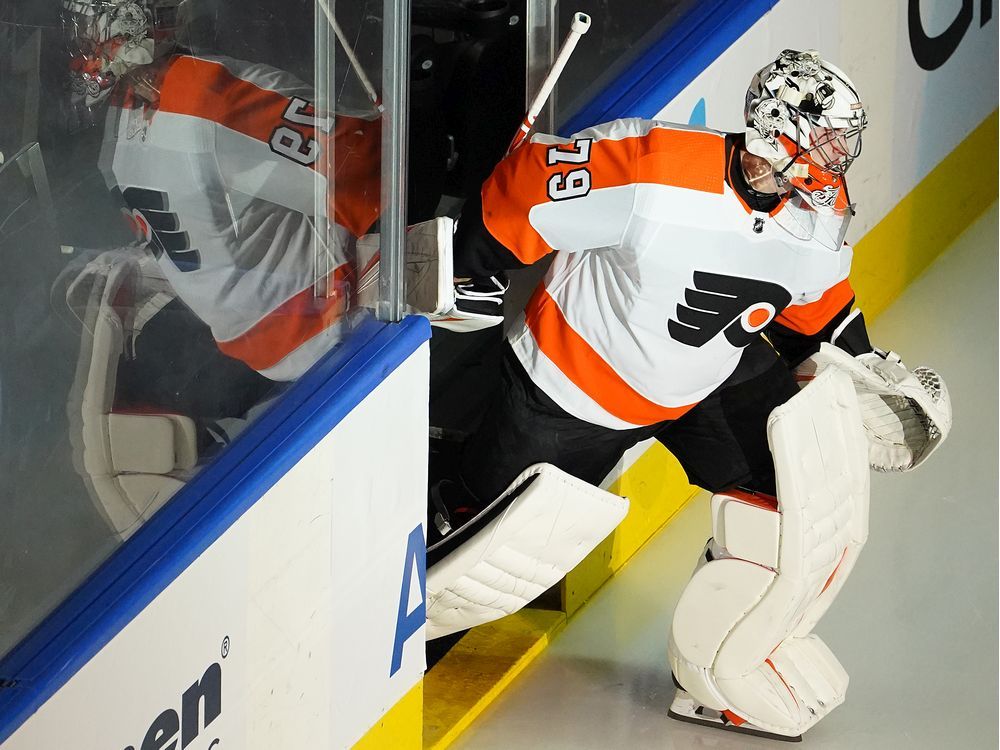 Flyers commit to Carter Hart, re-signing goalie after last season's  struggles