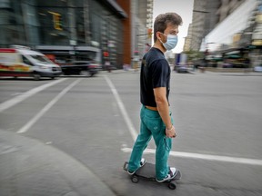 Mask-wearing skateboarder turns onto the de Maisonneuve bike path in Montreal Monday August 24, 2020. (John Mahoney / MONTREAL GAZETTE)