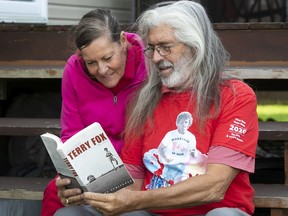 Les Hay is pictured here with his wife Linda Jette in 2020. He died of brain cancer last April.