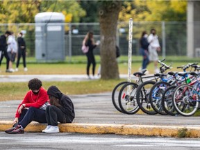 Since the start of the school year, the education system has spent $105 million to acquire 213,000 pieces of equipment.