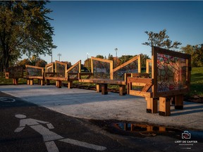 A new installation has been unveiled in Pincourt's Bellevue Park: the On s'aime ensemble benches. (Photo Josiane Farand)