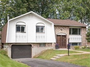 This Dollard-des-Ormeaux fixer-upper recently sold for $41,000 over asking price in a bidding war with seven offers. All the offers were presented six days after it was listed.