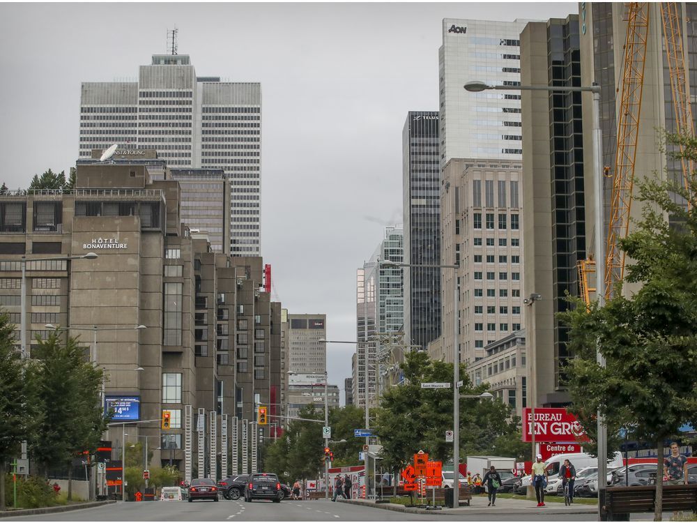 Opposition party wants to extend free parking in Montreal Montreal