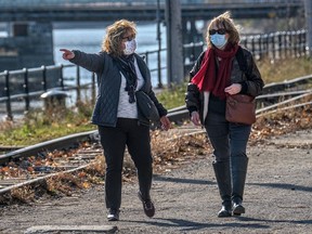 Montrealers wearing masks because of the COVID-19 pandemic on Thursday, Nov. 5, 2020.