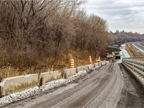 Transport Quebec has a plan to build a cycling/pedestrian path at the bottom oof the Falaise St-Jacques that will require cutting between 400 and 600 trees.