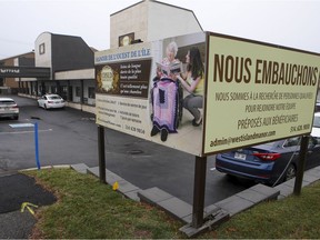 A sign outside the CHSLD du Manoir de l’Ouest de l’île in Pierrefonds indicates it's hiring patient attendants.