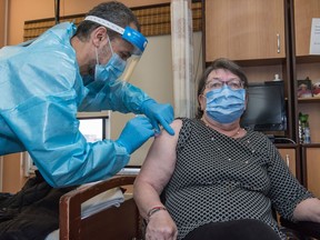 Gloria Lalloux receives the Pfizer-BioNTech COVID-19 vaccine at the Maimonides Geriatric Centre in Montreal. Source: Government of Quebec