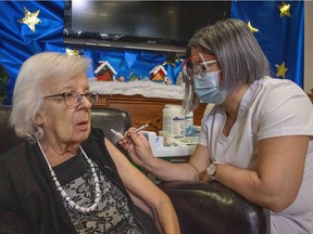 Gisèle Lévesque, 89, becomes the first Quebecer to receive the COVID-19 vaccine, at CHSLD Saint-Antoine in Quebec City at 11:25 a.m. on Dec. 14, 2020. Credit: Patrick Lachance MCE