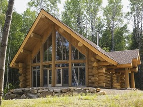 To truly appreciate the architectural design of the cabin, one must go around to the side with large panoramic windows that faces the lake.