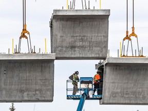 Construction of the REM along Highway 40 at Sources Blvd. in Dollard-des-Ormeaux Sept. 24, 2020.