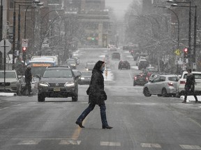 The snowfall warning is in effect for the island of Montreal, along with areas including Châteauguay, La Prairie, Laval, Longueuil and Varennes.