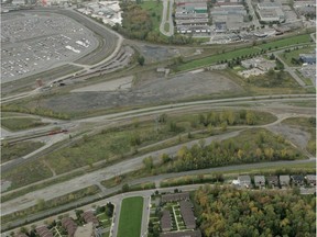 Aerial view of  Cavendish Blvd. in St-Laurent (top) and Côte-St-Luc (bottom).