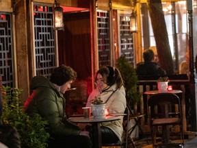 People enjoy outdoor dining in New York City. In an article last week, New Yorker writer and ex-Montrealer Adam Gopnik praised how his city had embraced outdoor restaurants all winter.