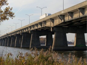 The old l'Île-aux-Tourtes bridge, linking the West Island with Vaudreuil-Dorion, will be replaced with a new bridge in the coming years.