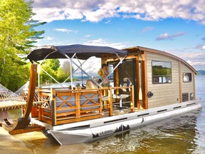 The listings on GetMyBoat.com include a houseboat available for charter from Salaberry-de-Valleyfield.