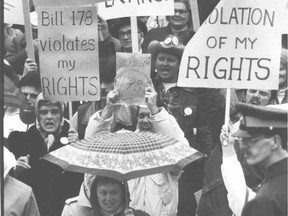 Demonstrators protest in April 1989 against Bill 178, the law enacted in 1988 by the Bourassa government using the notwithstanding clause to bypass a Supreme Court ruling on the language of signs.