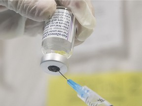 The AstraZeneca vaccine is filled into syringe on Thursday April 8, 2021 at the Bill Durnan arena during the COVID-19 pandemic. (Pierre Obendrauf / MONTREAL GAZETTE) ORG XMIT: 65986 - 7510