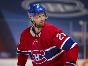 Montreal Canadiens' Eric Staal lines up for a  faceoff during first period against the  Winnipeg Jets in Montreal on April 8, 2021.