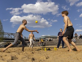A group plays spike ball outside during the third wave of the coronavirus pandemic on April 20, 2021 in Berlin.