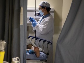 A doctor speaks with an ER patient.