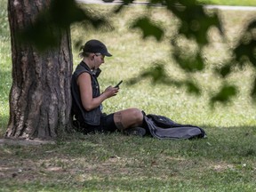 Kelly Pennington catches up with her friends during a lunch break at Westmount Park on Friday June 11, 2021. Dave Sidaway / Montreal Gazette ORG XMIT: 66280