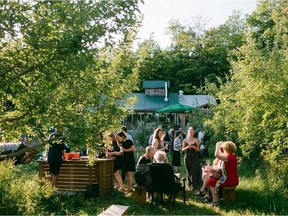 The orchard picnics of St-Benoît de Mirabel's La Cabane d'à Côté were a smash hit in the summer of 2020 — they've returned for another season, with new private dining options.