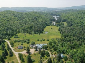 Auberge Val Carroll has a picturesque setting in the lower Laurentians.