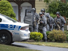 Montreal SWAT police prepare to enter a home on Rue Shakespeare in Dollard-Des Ormeaux in the West Island. Police were called to the home after a reports of a home invasion early Saturday morning on August 28, 2021.