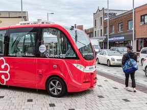 As part of a pilot project, two small shuttle buses will circle around the Plaza St-Hubert area starting in October. The trip should take about 30 minutes, with the bus going at a maximum of 20 km/h and making seven stops along the way.