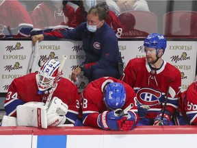 Montreal Canadiens Jake Allen, left, Ben Chiarot and Brett Kulak sit through the last minute of their loss to the Carolina Hurricanes during National Hockey League game in Montreal Thursday October 21, 2021.  Equipment manager Pierre Gervais watches at rear. (John Mahoney / MONTREAL GAZETTE) ORG XMIT: 51429 - 4115