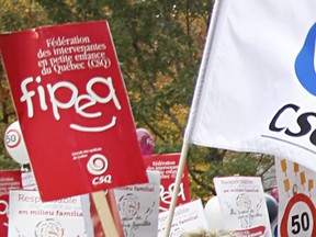 FIPEQ-CSQ protest signs.