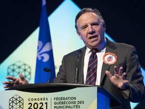 "As premier, I have a duty to set an example," wrote François Legault on Facebook Monday morning.