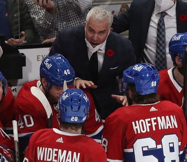 Montreal Canadiens coach Dominique Ducharme talks to players Joel Armia (40), Chris Wideman (20) and Mike Hoffman (68) during timeout against the New York Islanders during third-period action in Montreal on Thursday, Nov. 4, 2021.