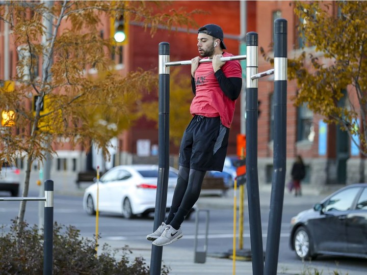  Omar Katkhuda does chin-ups while working out on a mild day at Parc Bonaventure downtown.