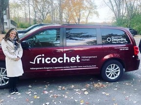 Action Jeunesse de l'Ouest-de-l'Île (AJOI) and
Ricochet (Hébergement/Homes) announce the purchase of a new van that will travel
the streets of the West Island, thanks to the financial support of the Caisse
Desjardins de l'Ouest-de-l'Île. The $25,000 donation will allow the organizations to continue their
mobile intervention and escort services at the Halte-Transition de l'Ouest-de-Île, a homeless shelter located at 5100 Château-Pierrefonds Ave., Pierrefonds.