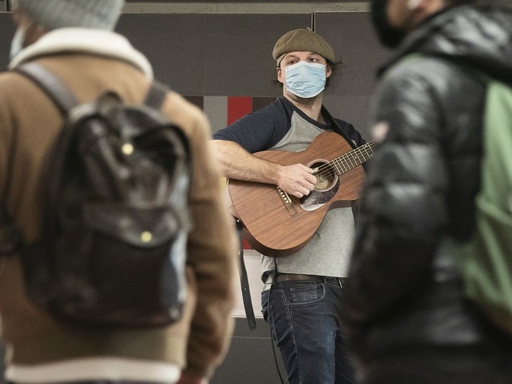  Busker Lucas Choi Zimbel performs for the crowd at Guy-Concordia métro station on Wednesday, December 1, 2021.